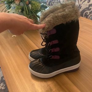 Size 4 leather waterproof snow boots euc